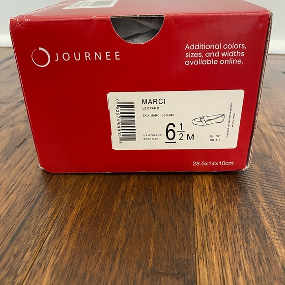 Journee Collection Marci Loafer - Picture 5 of 5